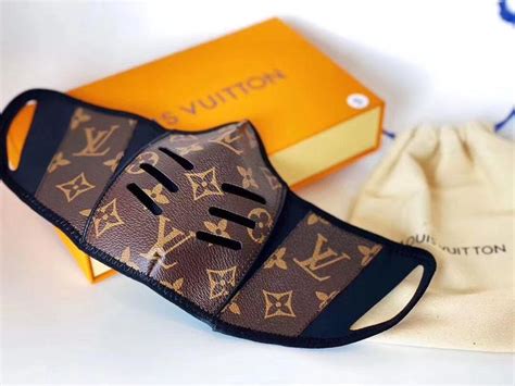 cubre bocas louis vuitton|Louis Vuitton sombreros.